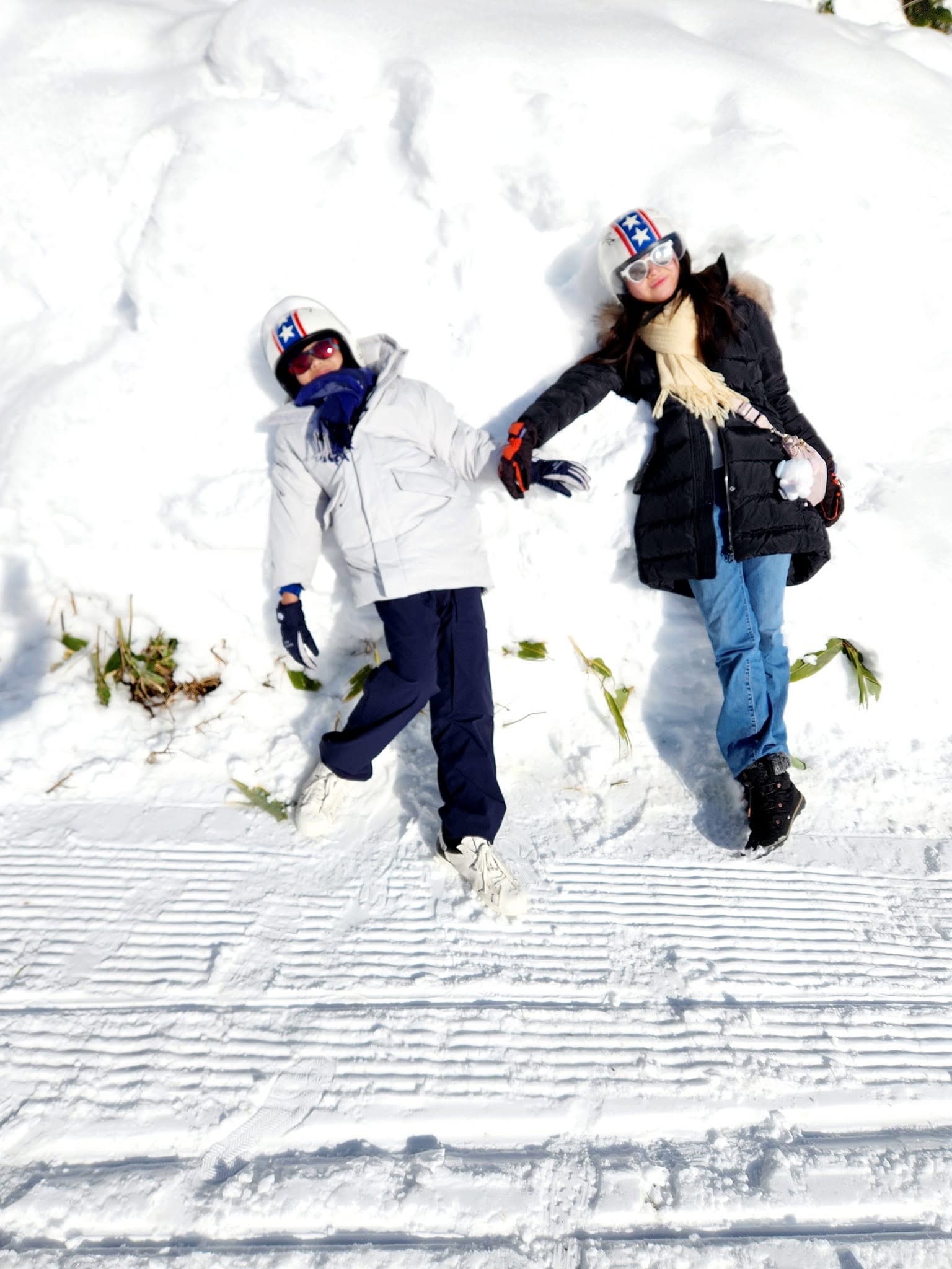 ลูกค้าทัวร์ฮอกไกโดใส่ชุดลุยหิมะพร้อมขับ Snowmobile อย่างปลอดภัยกับสยามทราเวลมาร์ท